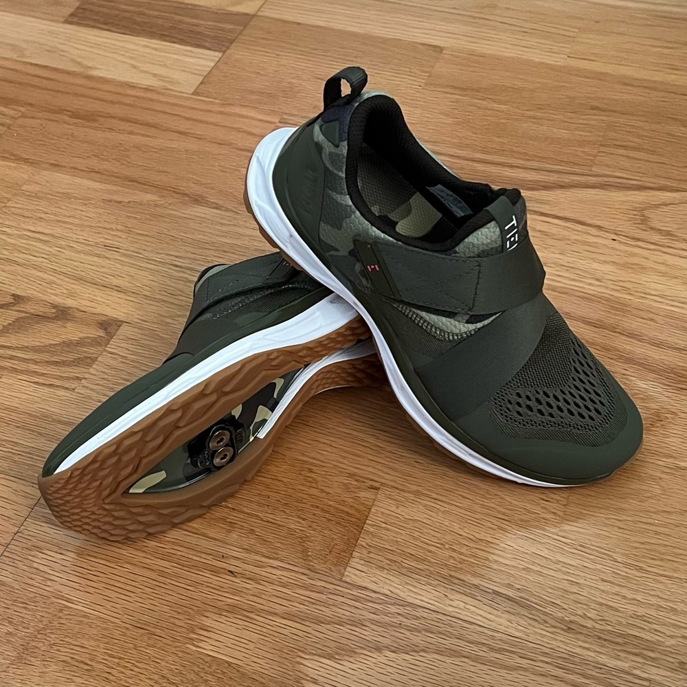 Tiem Women’s Indoor Cycling  Green Camouflage Athletic Shoes 7.5